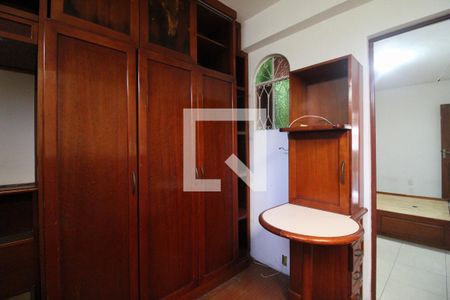 Casa de condomínio à venda com 215m², 3 quartos e 4 vagasQuarto 3