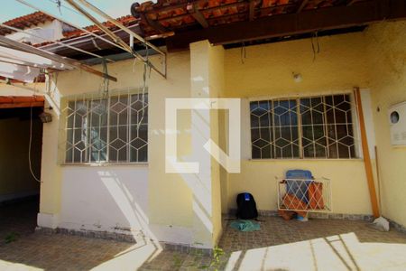 Casa de condomínio à venda com 215m², 3 quartos e 4 vagasQuintal