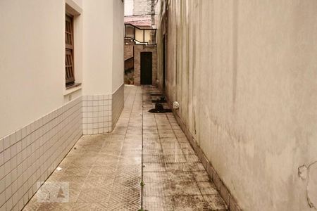 Casa à venda com 550m², 4 quartos e 7 vagasCorredor para rua