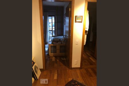 Apartamento à venda com 330m², 4 quartos e 4 vagas Apartamento à venda com 330m², 4 quartos e 4 vagasDetalhe