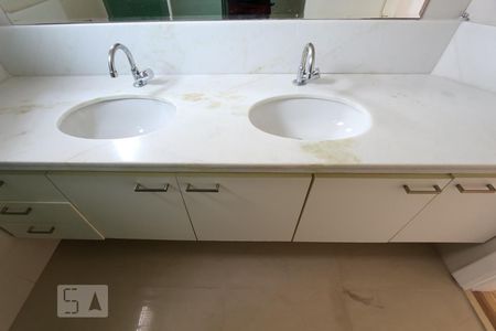 Apartamento à venda com 90m², 3 quartos e 2 vagas Apartamento à venda com 90m², 3 quartos e 2 vagasBanheiro
