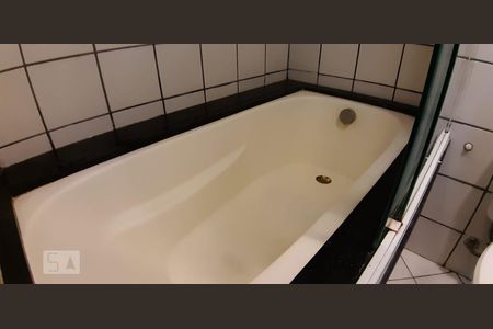 Banheiro de apartamento para alugar com 1 quarto, 32m² em Vila Buarque, São Paulo