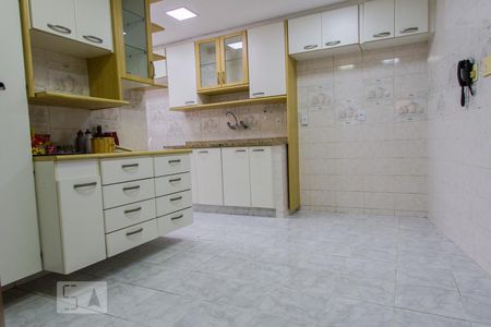 Apartamento à venda com 130m², 3 quartos e 2 vagasCozinha