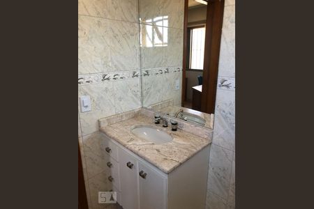 Casa à venda com 128m², 3 quartos e 4 vagas Casa à venda com 128m², 3 quartos e 4 vagasBanheiro