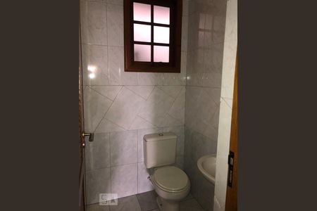 Casa à venda com 128m², 3 quartos e 4 vagas Casa à venda com 128m², 3 quartos e 4 vagasBanheiro de serviço
