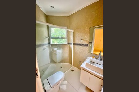 Casa à venda com 871m², 5 quartos e 6 vagas Casa à venda com 871m², 5 quartos e 6 vagasBanheiro da suíte 1