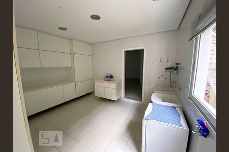 Casa à venda com 871m², 5 quartos e 6 vagas Casa à venda com 871m², 5 quartos e 6 vagasÁrea de serviço