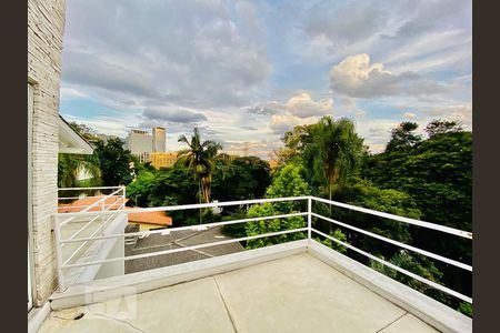 Casa à venda com 871m², 5 quartos e 6 vagas Casa à venda com 871m², 5 quartos e 6 vagasVista