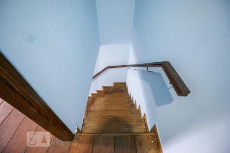 Casa à venda com 280m², 6 quartos e 8 vagasEscada