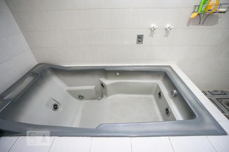 Casa à venda com 280m², 6 quartos e 8 vagasBanheira