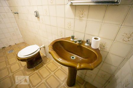 Casa à venda com 280m², 6 quartos e 8 vagasBanheiro de serviço