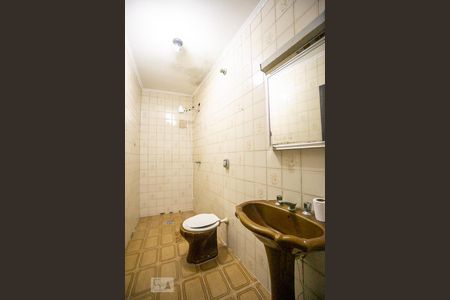 Casa à venda com 280m², 6 quartos e 8 vagasBanheiro de serviço