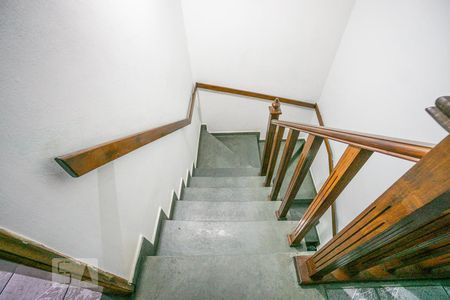 Casa à venda com 280m², 6 quartos e 8 vagasEscada