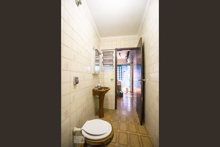 Casa à venda com 280m², 6 quartos e 8 vagasBanheiro de serviço