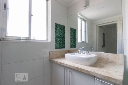 Casa para alugar com 300m², 8 quartos e 2 vagasBanheiro