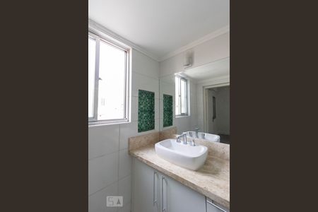 Casa para alugar com 300m², 8 quartos e 2 vagasBanheiro