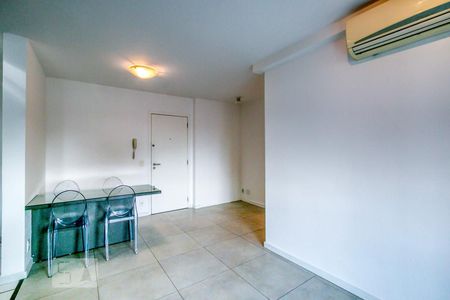 Sala de apartamento para alugar com 2 quartos, 69m² em Campina do Siqueira, Curitiba