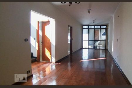 Casa à venda com 240m², 3 quartos e 2 vagas