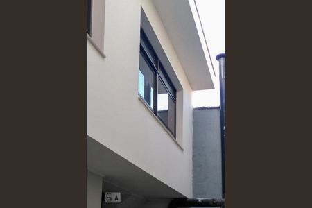 Casa à venda com 240m², 3 quartos e 2 vagas Casa à venda com 240m², 3 quartos e 2 vagasFachada