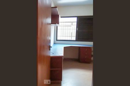 Casa à venda com 240m², 3 quartos e 2 vagas