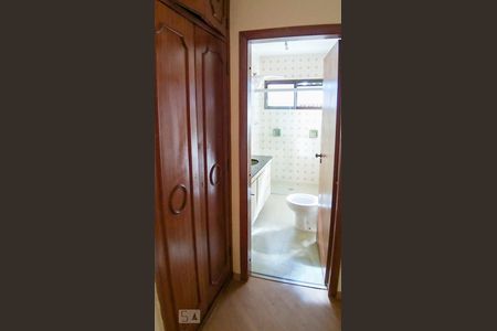 Casa à venda com 240m², 3 quartos e 2 vagas Casa à venda com 240m², 3 quartos e 2 vagasBanheiro 1