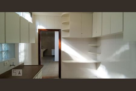 Casa à venda com 240m², 3 quartos e 2 vagas Casa à venda com 240m², 3 quartos e 2 vagasCozinha