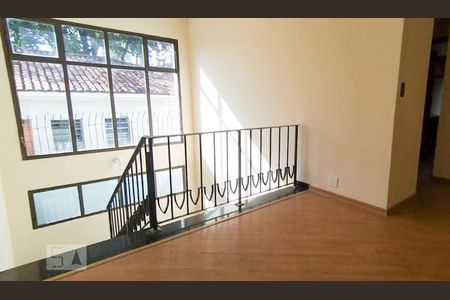Casa à venda com 240m², 3 quartos e 2 vagas