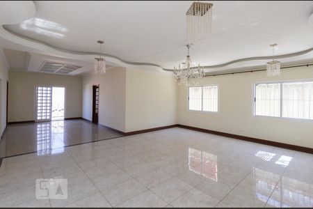 Casa à venda com 300m², 5 quartos e 8 vagas Casa à venda com 300m², 5 quartos e 8 vagasSala
