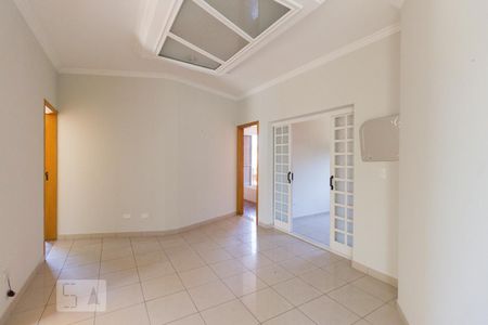 Casa à venda com 300m², 5 quartos e 8 vagas Casa à venda com 300m², 5 quartos e 8 vagasHall dos Quartos