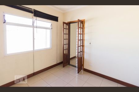 Casa à venda com 300m², 5 quartos e 8 vagas Casa à venda com 300m², 5 quartos e 8 vagasEscritório