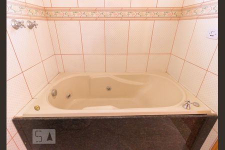 Casa à venda com 300m², 5 quartos e 8 vagas Casa à venda com 300m², 5 quartos e 8 vagasBanheiro