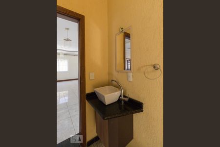 Casa à venda com 300m², 5 quartos e 8 vagas Casa à venda com 300m², 5 quartos e 8 vagasLavabo