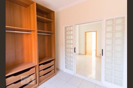 Casa à venda com 300m², 5 quartos e 8 vagas Casa à venda com 300m², 5 quartos e 8 vagasQuarto 1