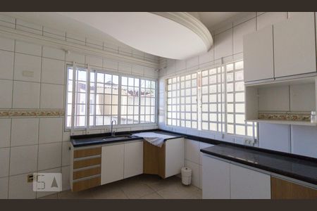 Casa à venda com 300m², 5 quartos e 8 vagas Casa à venda com 300m², 5 quartos e 8 vagasCozinha