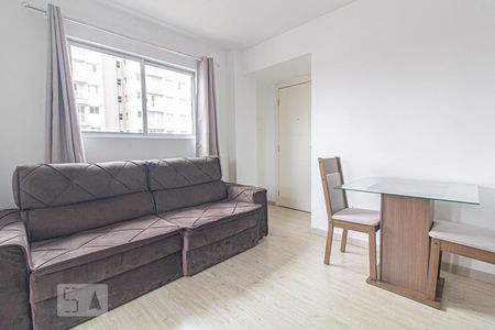 Sala de apartamento para alugar com 1 quarto, 50m² em Novo Mundo, Curitiba
