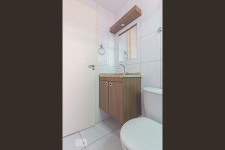 Banheiro de apartamento para alugar com 1 quarto, 50m² em Novo Mundo, Curitiba