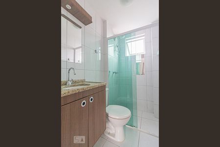 Banheiro de apartamento para alugar com 1 quarto, 50m² em Novo Mundo, Curitiba