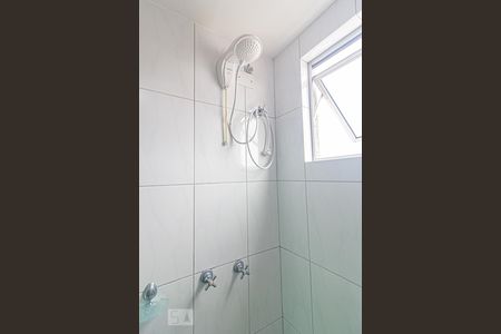 Banheiro de apartamento para alugar com 1 quarto, 50m² em Novo Mundo, Curitiba