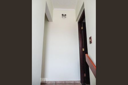 Acesso piso superior de casa para alugar com 5 quartos, 329m² em Vila Ester, Guarulhos