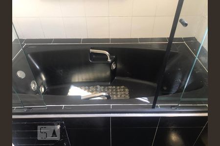 Casa à venda com 700m², 4 quartos e 3 vagasDetalhe do Banheiro da Suite