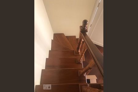 Casa à venda com 700m², 4 quartos e 3 vagasEscada