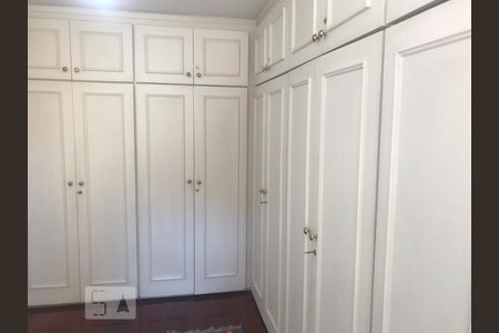 Casa à venda com 700m², 4 quartos e 3 vagasCloset do quarto