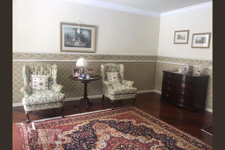 Casa à venda com 700m², 4 quartos e 3 vagasDetalhe