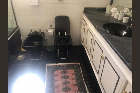 Casa à venda com 700m², 4 quartos e 3 vagasBanheiro