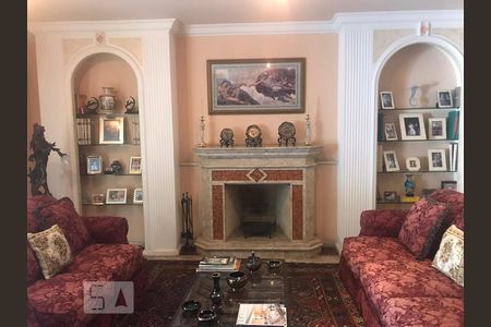 Casa à venda com 700m², 4 quartos e 3 vagasSala