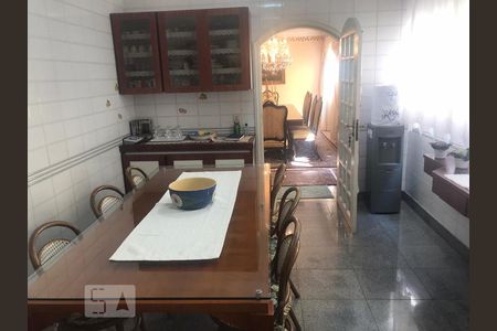 Casa à venda com 700m², 4 quartos e 3 vagasSala