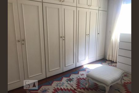 Casa à venda com 700m², 4 quartos e 3 vagasCloset