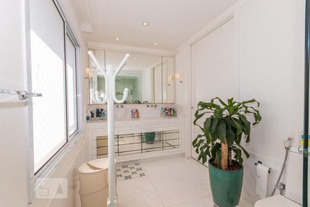 Apartamento à venda com 277m², 4 quartos e 3 vagas Apartamento à venda com 277m², 4 quartos e 3 vagasSuíte