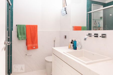 Apartamento à venda com 277m², 4 quartos e 3 vagas Apartamento à venda com 277m², 4 quartos e 3 vagasBanheiro quarto 1