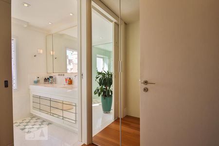 Apartamento à venda com 277m², 4 quartos e 3 vagas Apartamento à venda com 277m², 4 quartos e 3 vagasSuíte